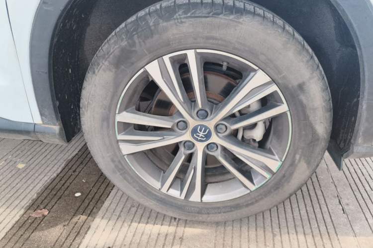 Used BYD Song Pro 2021 1.5T Automatic Elite Edition Right Front Wheel Hub