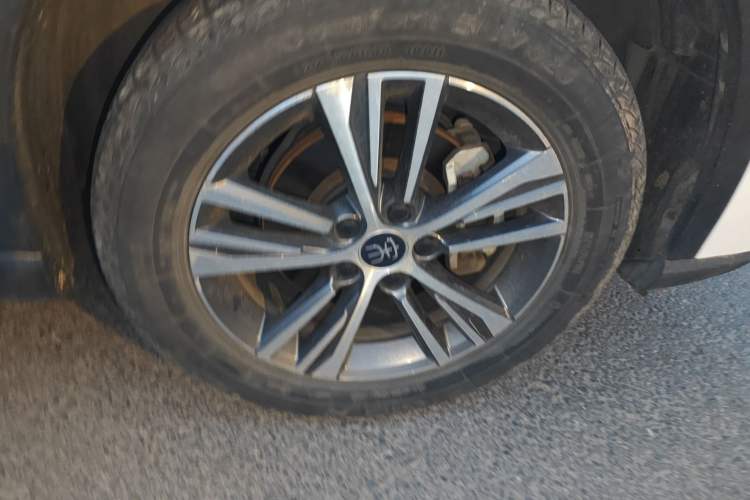 Used BYD Song Pro 2021 1.5T Automatic Xiaoyun Elite Edition Right Front Wheel Hub