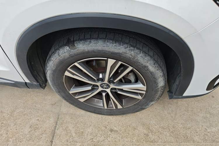 Used BYD Song Pro 2021 1.5T Automatic Xiaoyun Luxury Model Right Front Wheel Hub