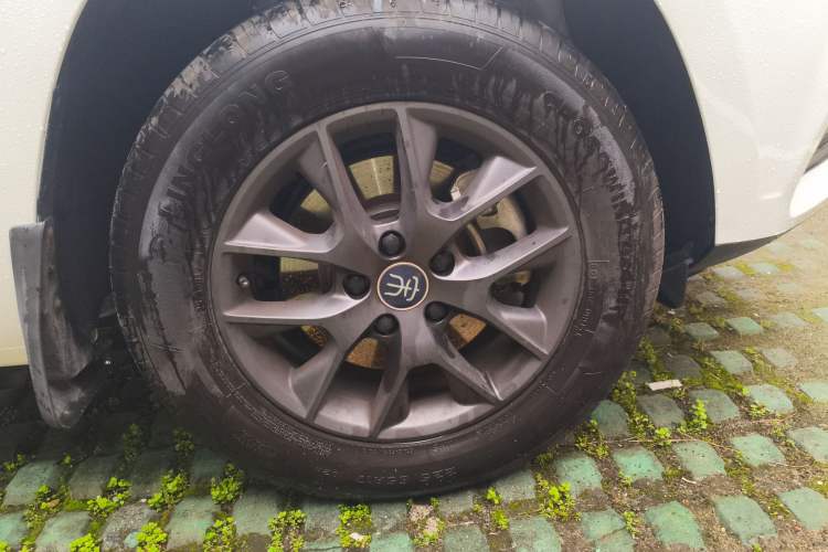 Used BYD Song Pro 2021 1.5T Automatic Elite Edition Right Front Wheel Hub