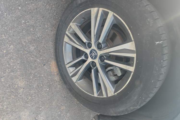 Used BYD Song Pro 2021 1.5T Automatic Xiaoyun Luxury Model Right Front Wheel Hub