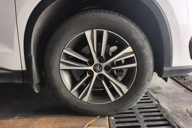 Used BYD Song Pro 2021 1.5T Automatic Xiaoyun Elite Edition Right Front Wheel Hub