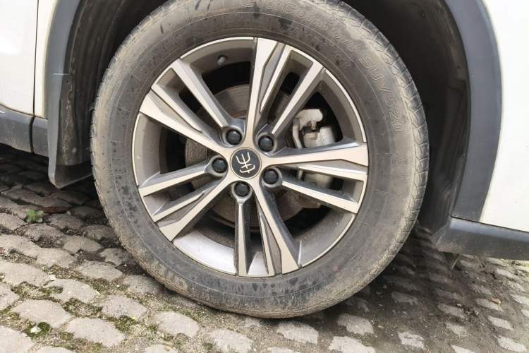 Used BYD Song Pro 2021 1.5T Automatic Xiaoyun Luxury Model Right Front Wheel Hub