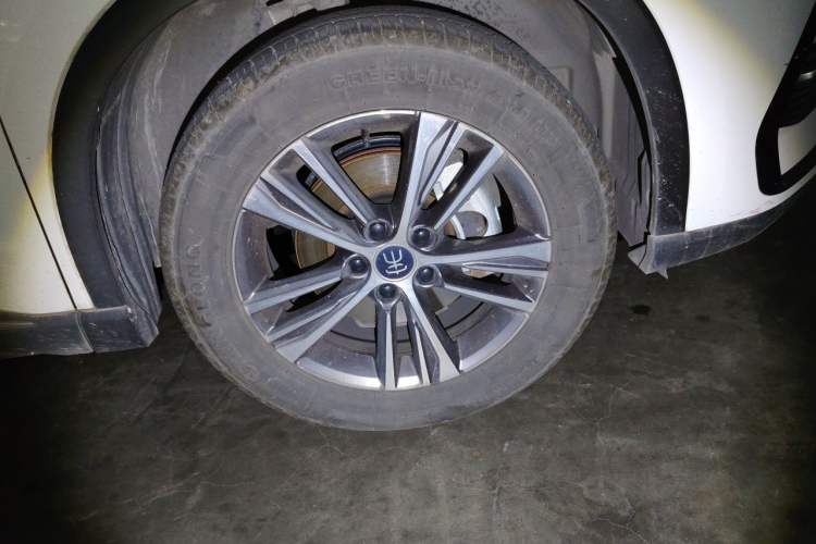 Used BYD Song Pro 2021 1.5T Automatic Xiaoyun Elite Edition Right Front Wheel Hub