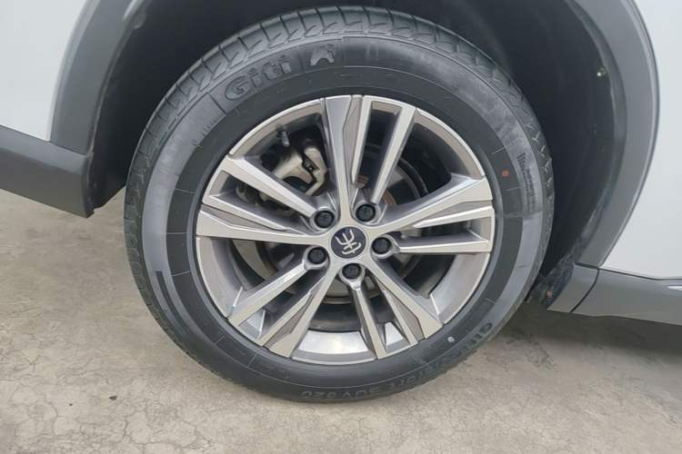 Used BYD Song Pro 2021 1.5T Automatic Xiaoyun Elite Edition Right Rear Wheel Hub