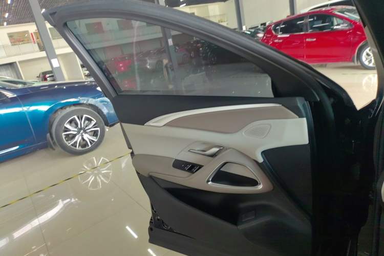 Used BYD Song Pro New Energy 2024 HONOR Edition DM-i 110KM Excellence Model Interior 7