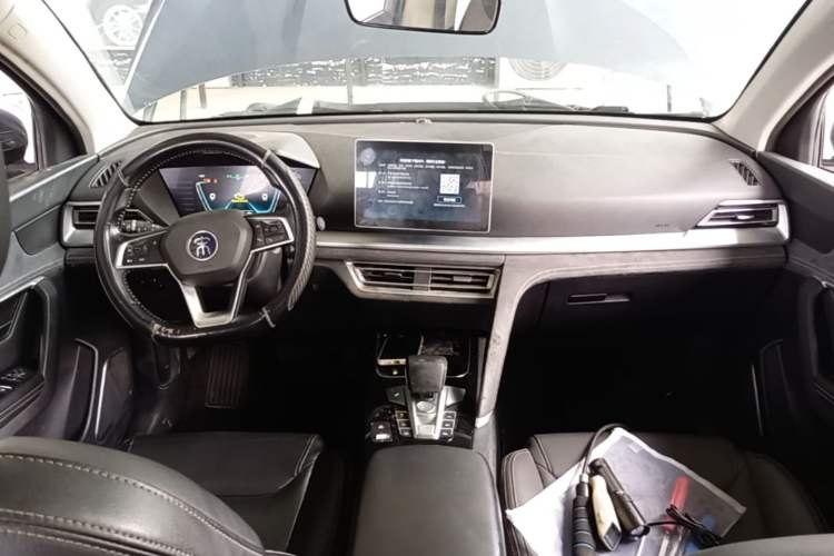 Used BYD Song Pro New Energy 2019 DM 1.5T Four-Wheel Drive Performance Edition Deluxe Model Center Console