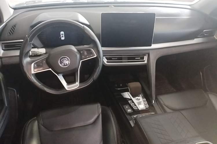 Used BYD Song Pro New Energy 2019 DM 1.5T Four-Wheel Drive Performance Edition Comfort Model Center Console