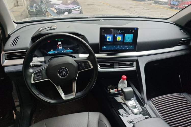 Used BYD Song Pro New Energy 2019 DM 1.5T Four-Wheel Drive Performance Edition Deluxe Model Center Console
