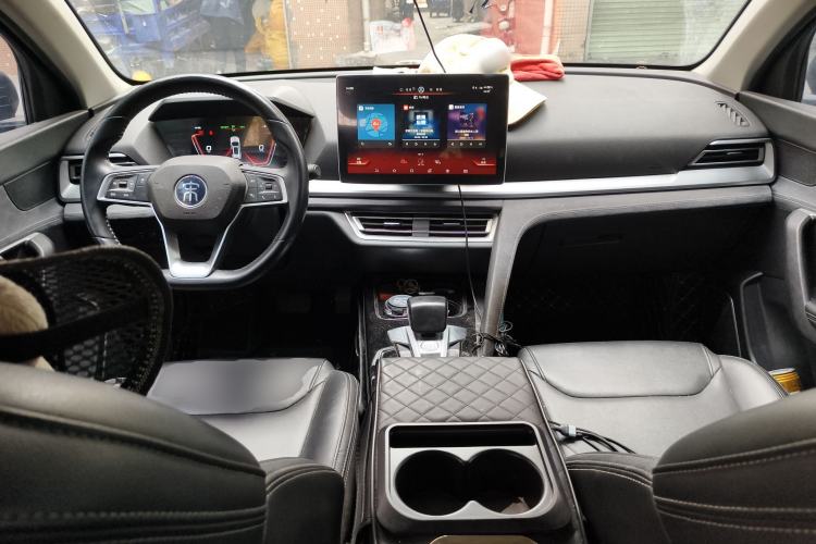 Used BYD Song Pro New Energy 2019 DM 1.5T Four-Wheel Drive Performance Edition Deluxe Model Center Console