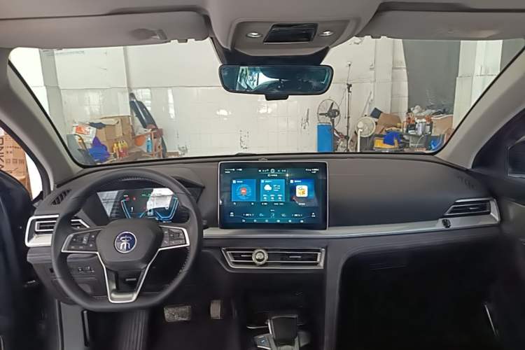 Used BYD Song Pro New Energy 2019 DM 1.5T Four-Wheel Drive Performance Edition Flagship Model Center Console
