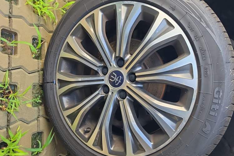 Used BYD Song Pro New Energy 2019 DM 1.5T Four-Wheel Drive Performance Edition Deluxe Model Exterior 1
