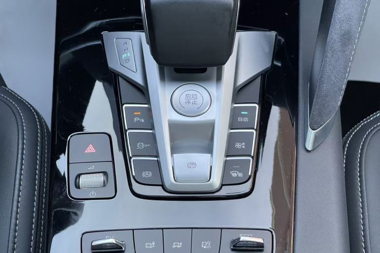 Used BYD Song Pro New Energy 2019 DM 1.5T Four-Wheel Drive Performance Edition Deluxe Model Interior 5