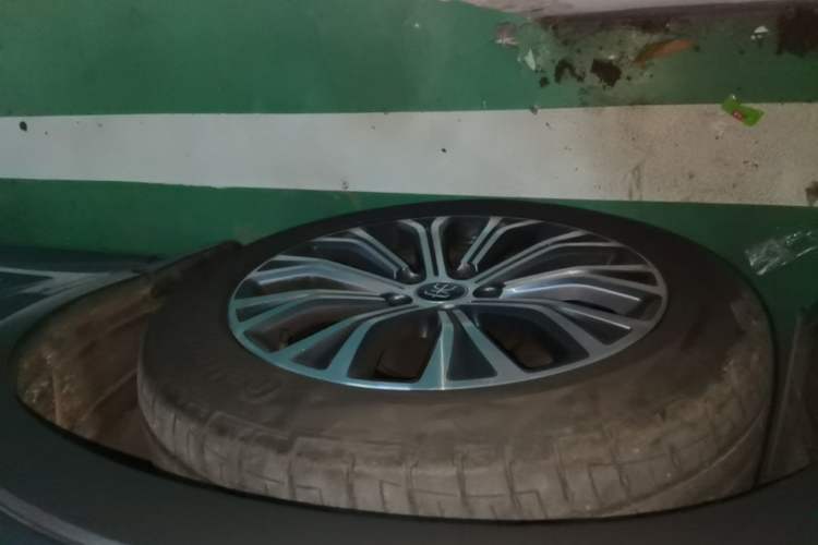Used BYD Song Pro New Energy 2019 EV High-Power Long-Range Flagship Model Left Front Wheel Hub