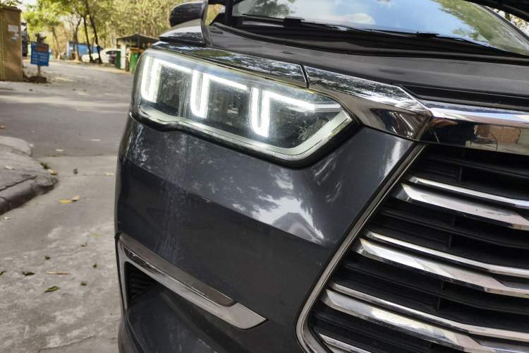 Used BYD Song Pro New Energy 2019 DM 1.5T Four-Wheel Drive Performance Edition Deluxe Model Right Front Headlight