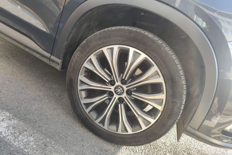 Used BYD Song Pro New Energy 2019 EV High-Power Long-Range Flagship Model Right Front Wheel Hub