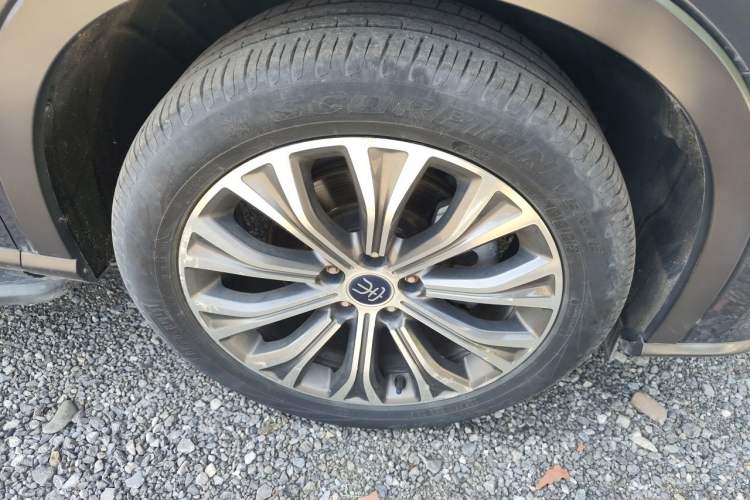 Used BYD Song Pro New Energy 2019 EV High-Power Long-Range Flagship Model Right Front Wheel Hub
