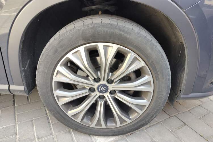Used BYD Song Pro New Energy 2019 EV High-Power Long-Range Flagship Model Right Front Wheel Hub
