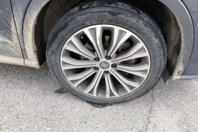Used BYD Song Pro New Energy 2019 EV High-Power Long-Range Flagship Model Right Front Wheel Hub