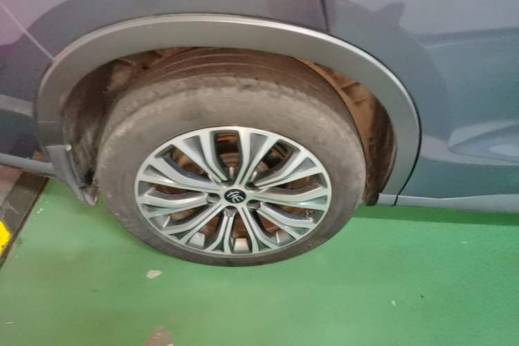 Used BYD Song Pro New Energy 2019 EV High-Power Long-Range Flagship Model Right Rear Wheel Hub