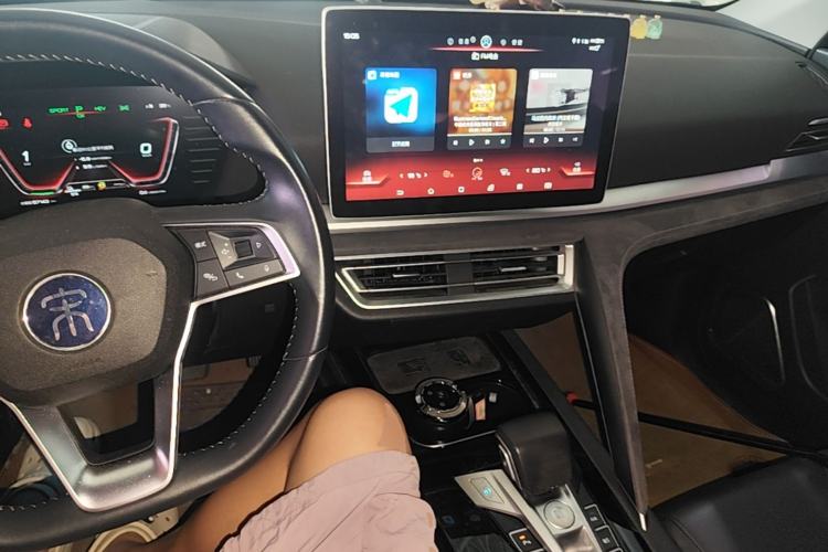 Used BYD Song Pro New Energy 2019 DM 1.5T Four-Wheel Drive Performance Edition Deluxe Model Center Console