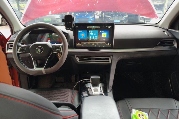 Used BYD Song Pro New Energy 2019 DM 1.5T Four-Wheel Drive Performance Edition Deluxe Model Center Console