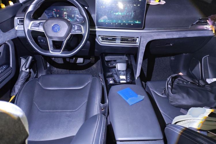 Used BYD Song Pro New Energy 2019 DM 1.5T Four-Wheel Drive Performance Edition Deluxe Model Center Console