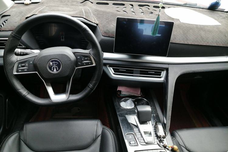 Used BYD Song Pro New Energy 2019 DM 1.5T Four-Wheel Drive Performance Edition Deluxe Model Center Console
