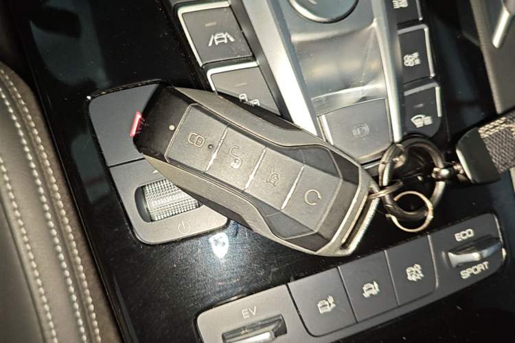 Used BYD Song Pro New Energy 2019 DM 1.5T Four-Wheel Drive Performance Edition Flagship Model Interior 1