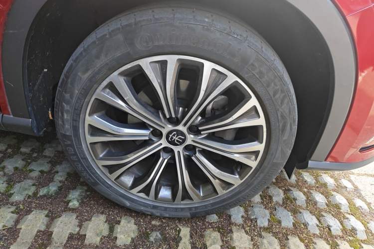 Used BYD Song Pro New Energy 2019 EV High-Power Long-Range Flagship Model Right Front Wheel Hub