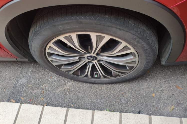 Used BYD Song Pro New Energy 2019 DM 1.5T Four-Wheel Drive Performance Edition Flagship Model Right Front Wheel Hub