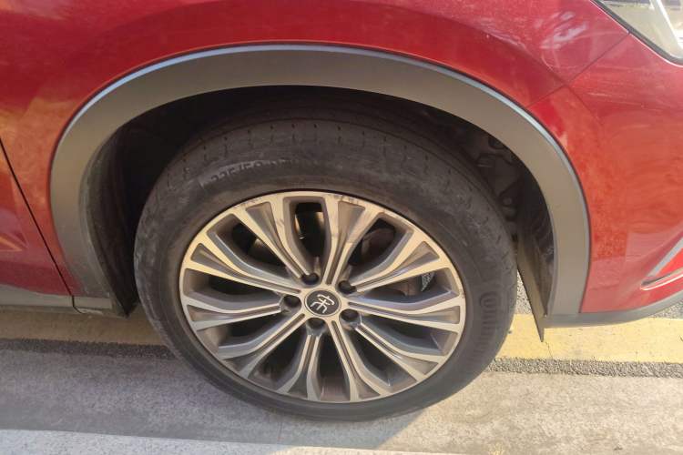 Used BYD Song Pro New Energy 2019 EV High-Power Long-Range Flagship Model Right Front Wheel Hub