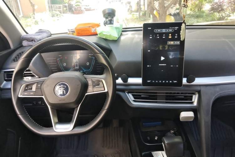 Used BYD Song Pro New Energy 2019 DM 1.5T Four-Wheel Drive Performance Edition Deluxe Model Center Console