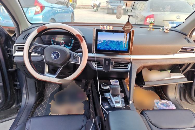 Used BYD Song Pro New Energy 2019 DM 1.5T Four-Wheel Drive Performance Edition Deluxe Model Center Console