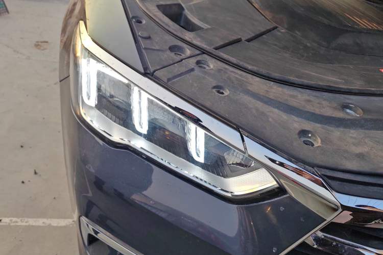 Used BYD Song Pro New Energy 2019 DM 1.5T Four-Wheel Drive Performance Edition Deluxe Model Right Front Headlight