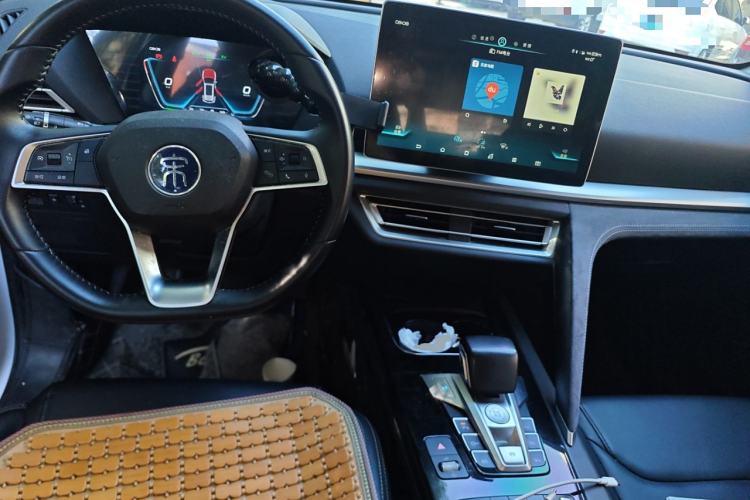Used BYD Song Pro New Energy 2019 DM 1.5T Four-Wheel Drive Performance Edition Deluxe Model Center Console