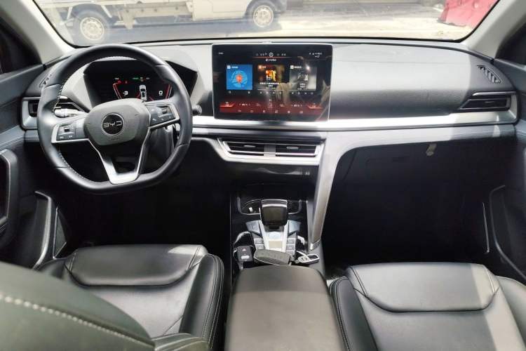 Used BYD Song Pro New Energy 2019 DM 1.5T Four-Wheel Drive Performance Edition Deluxe Model Center Console