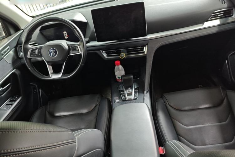 Used BYD Song Pro New Energy 2019 DM 1.5T Four-Wheel Drive High-Energy Version Center Console