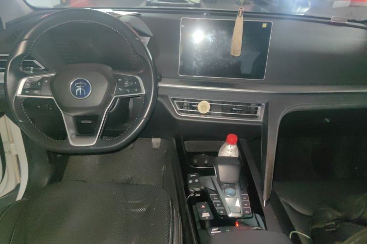Used BYD Song Pro New Energy 2019 DM 1.5T Four-Wheel Drive Performance Edition Deluxe Model Center Console