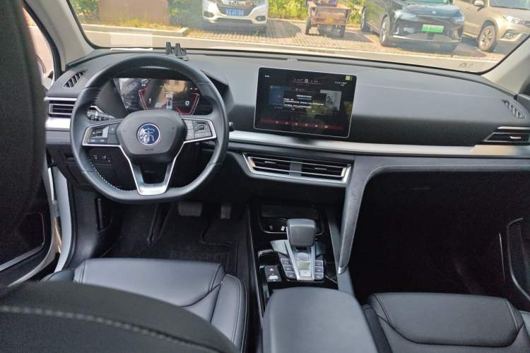 Used BYD Song Pro New Energy 2019 DM 1.5T Four-Wheel Drive Performance Edition Deluxe Model Center Console