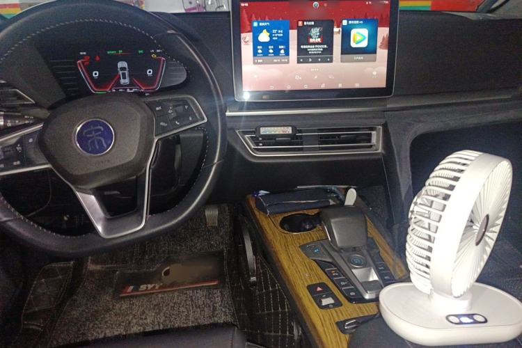 Used BYD Song Pro New Energy 2019 DM 1.5T Four-Wheel Drive Performance Edition Deluxe Model Center Console