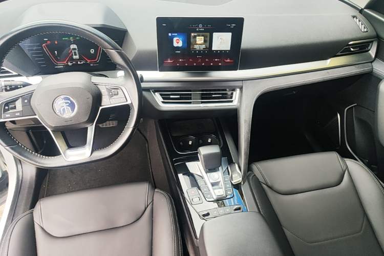 Used BYD Song Pro New Energy 2019 DM 1.5T Four-Wheel Drive Performance Edition Deluxe Model Center Console