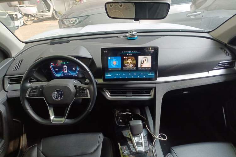 Used BYD Song Pro New Energy 2019 DM 1.5T Four-Wheel Drive Performance Edition Deluxe Model Center Console