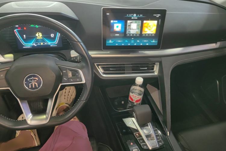 Used BYD Song Pro New Energy 2019 DM 1.5T Four-Wheel Drive Performance Edition Deluxe Model Center Console