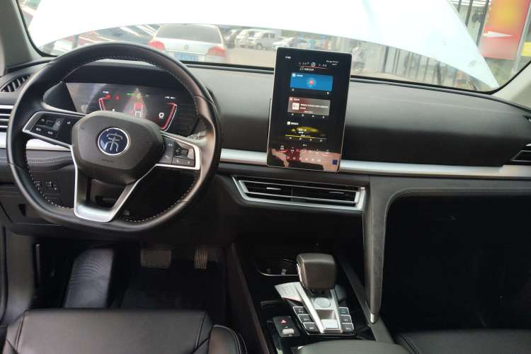 Used BYD Song Pro New Energy 2019 DM 1.5T Four-Wheel Drive Performance Edition Deluxe Model Center Console