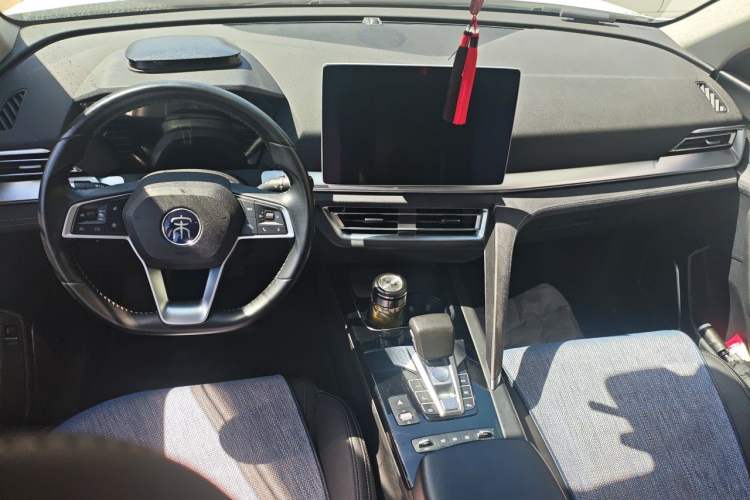 Used BYD Song Pro New Energy 2019 DM 1.5T Four-Wheel Drive Performance Edition Flagship Model Center Console