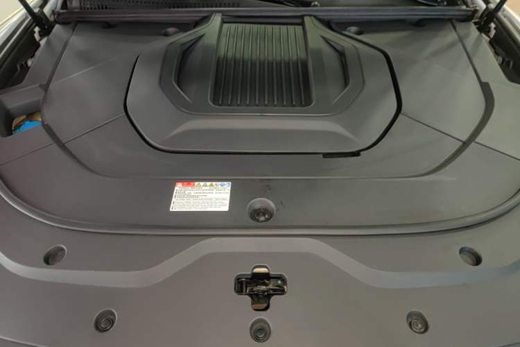 Used BYD Song Pro New Energy 2019 DM 1.5T Four-Wheel Drive Performance Edition Deluxe Model Engine Bay