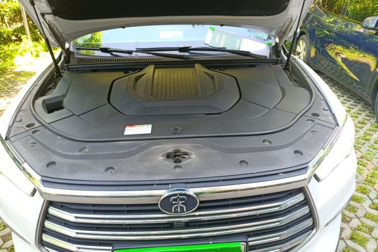 Used BYD Song Pro New Energy 2019 DM 1.5T Four-Wheel Drive Performance Edition Deluxe Model Engine Bay