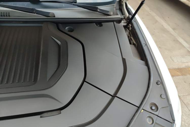 Used BYD Song Pro New Energy 2019 DM 1.5T Four-Wheel Drive Performance Edition Deluxe Model Engine Bay Left