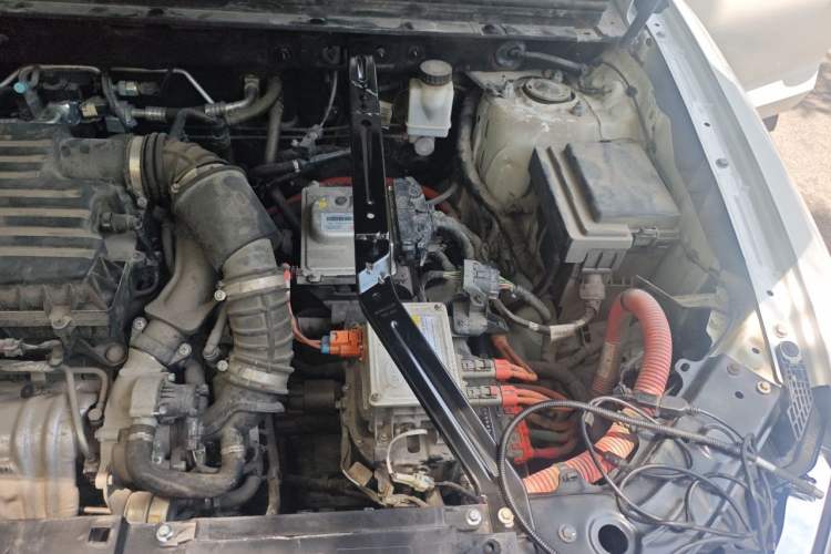 Used BYD Song Pro New Energy 2019 DM 1.5T Four-Wheel Drive Performance Edition Deluxe Model Engine Bay Left